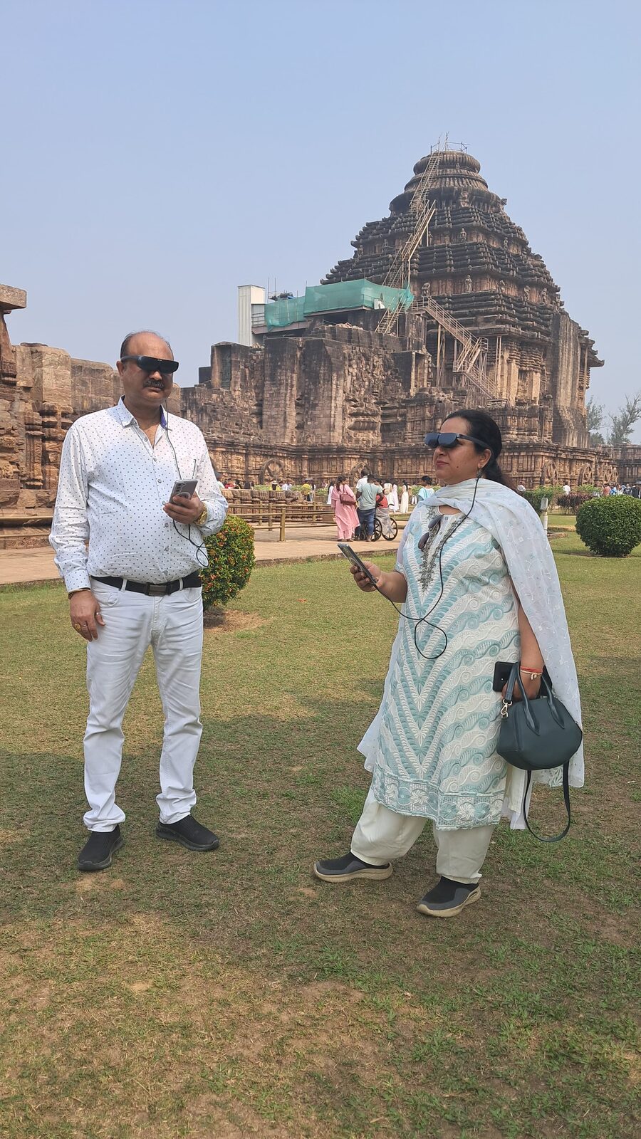 Couple experiencing AR tour at Konark Sun Temple